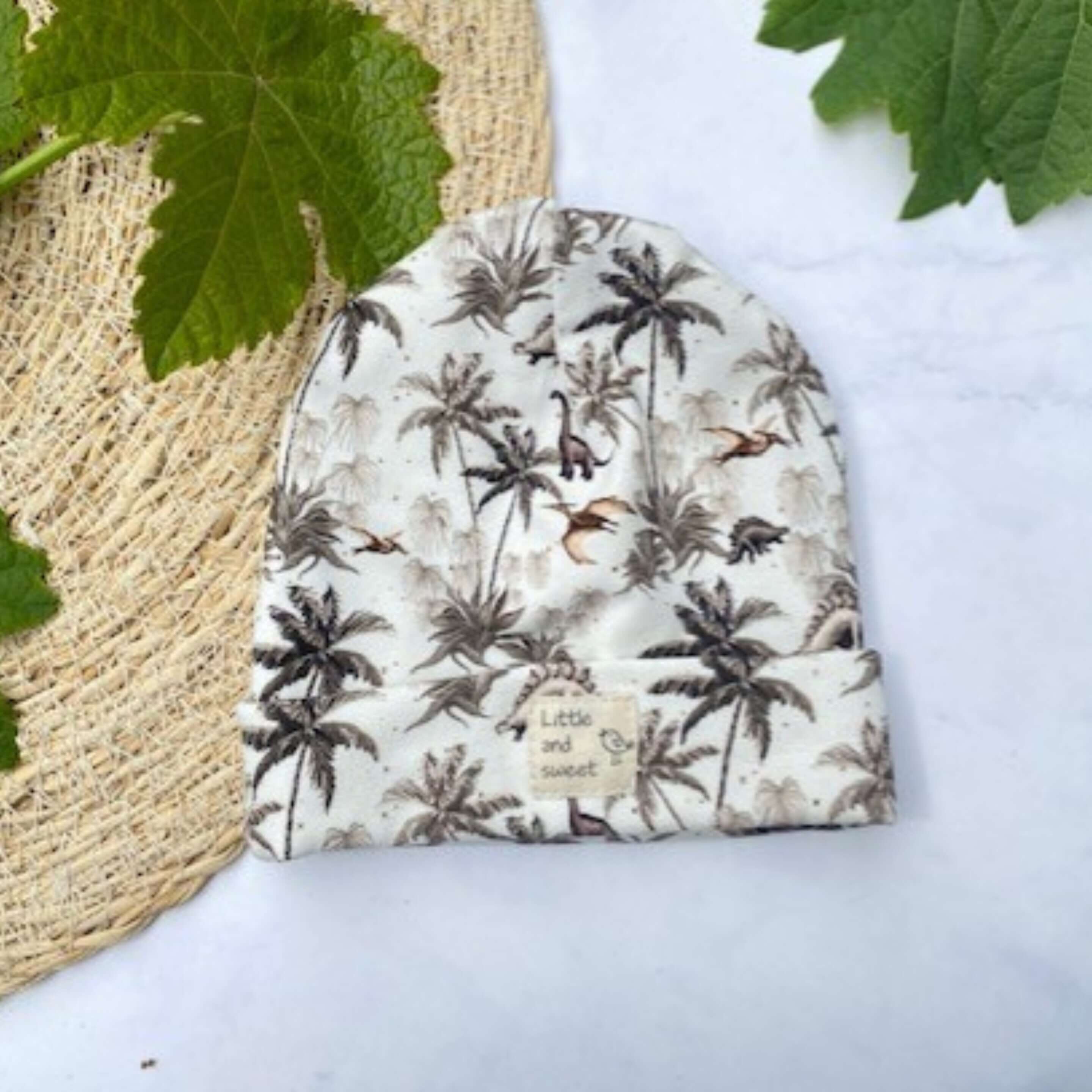 Babymutsje Beanie Dino van tricot – handgemaakt voor baby's in maat 50/56 en 62/68