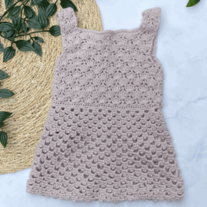 Gehaakt babyjurkje Millie van Merinowol, maat 56/62